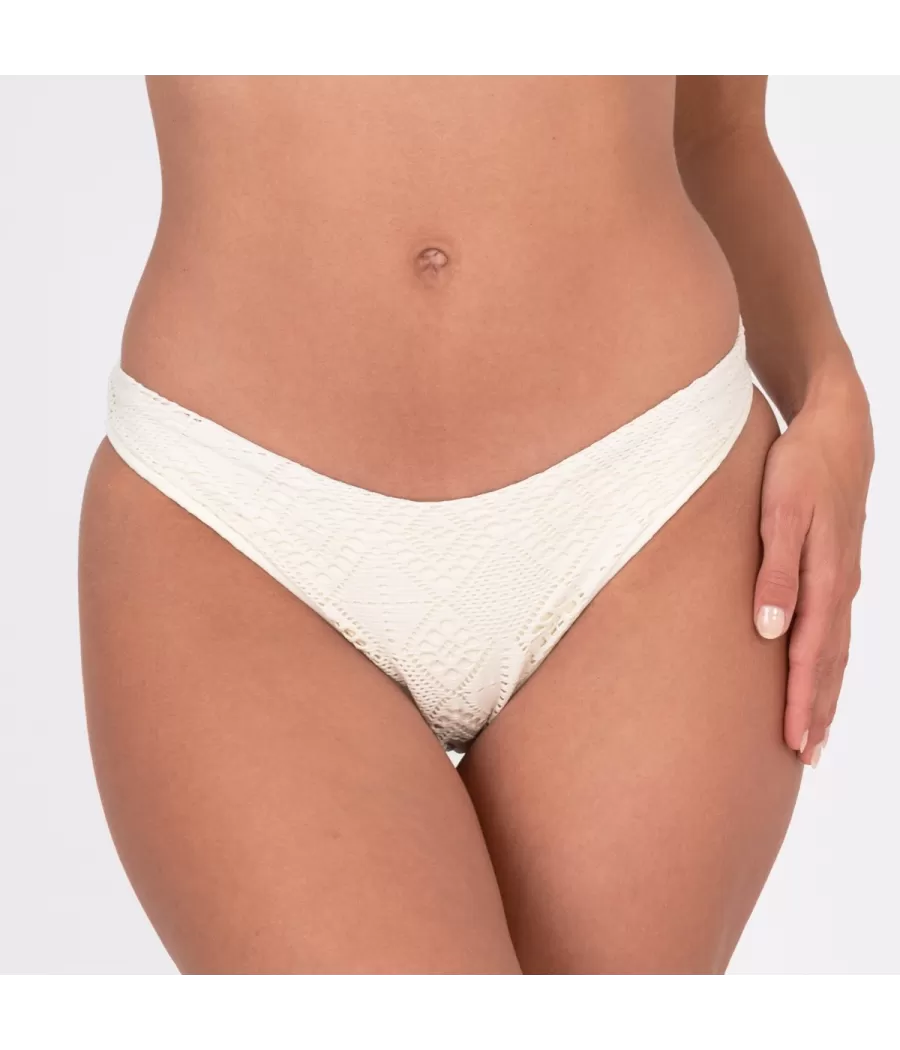 Culotte de maillot femme échancrée crochet écru | Kiwi Saint Tropez